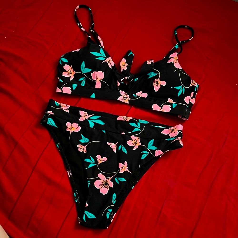 Night Out Cami Maui Rider Bikini Set - Picture 8 of 9